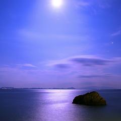 月と海